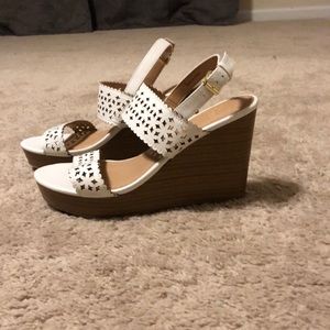 NY&C white wedges